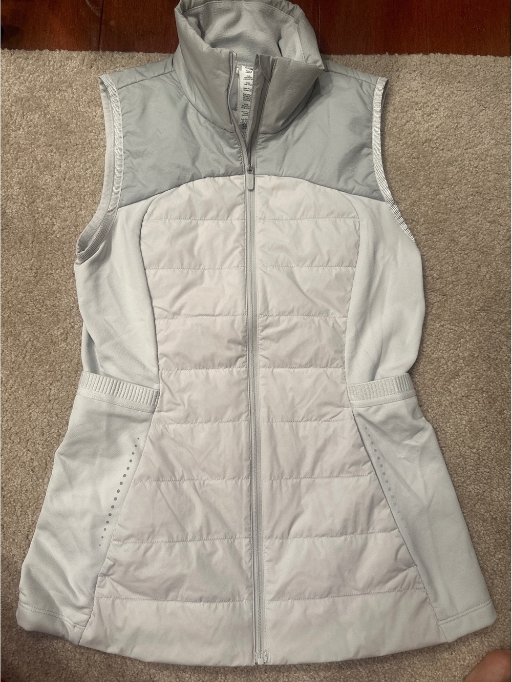 (6)Lululemon Women's Light Gray Quilted Vest Size 4